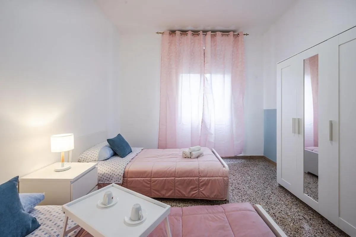 Smart Stay Near Policlinico & City Center Modena Apartment