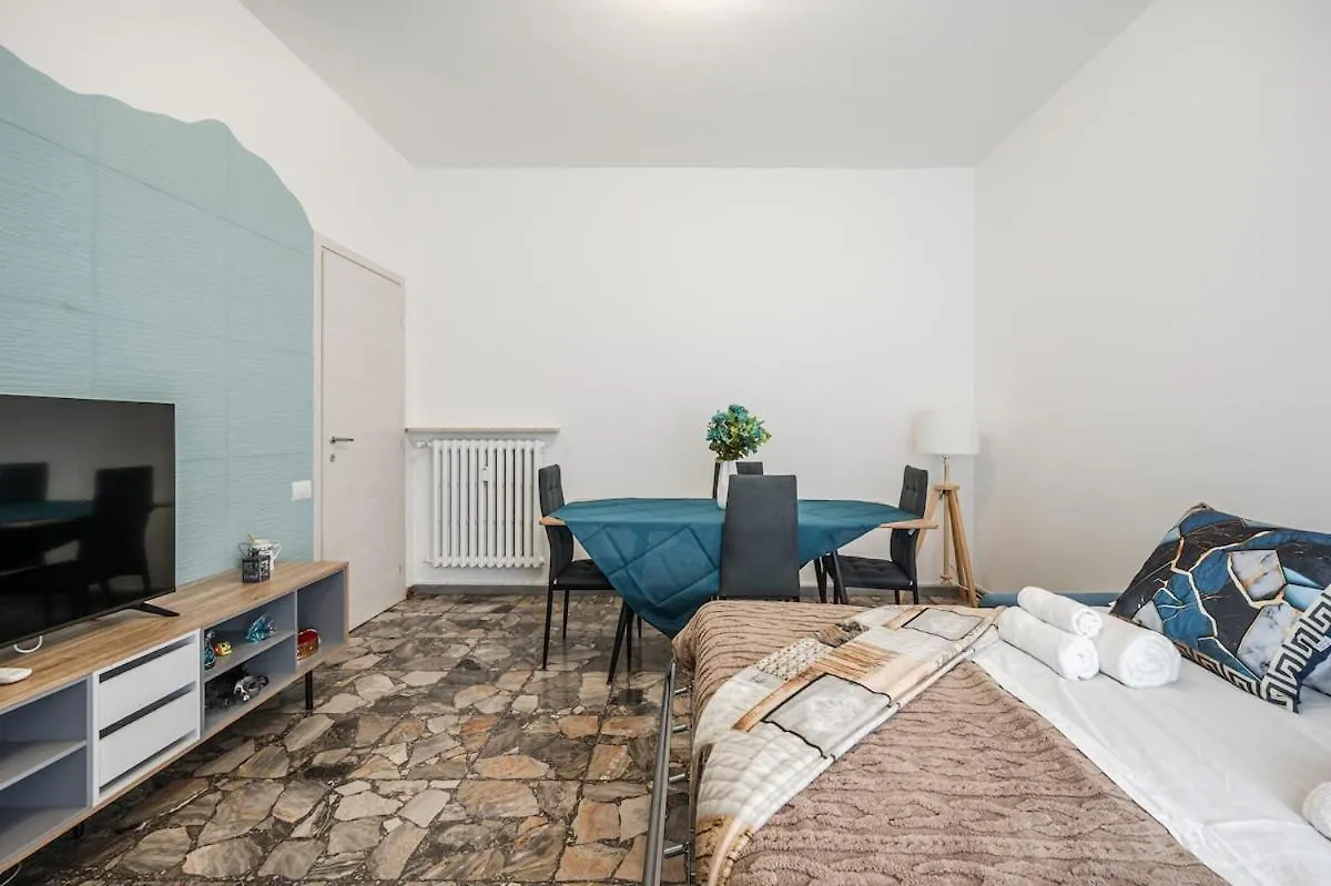 Smart Stay Near Policlinico & City Center Modena Apartment