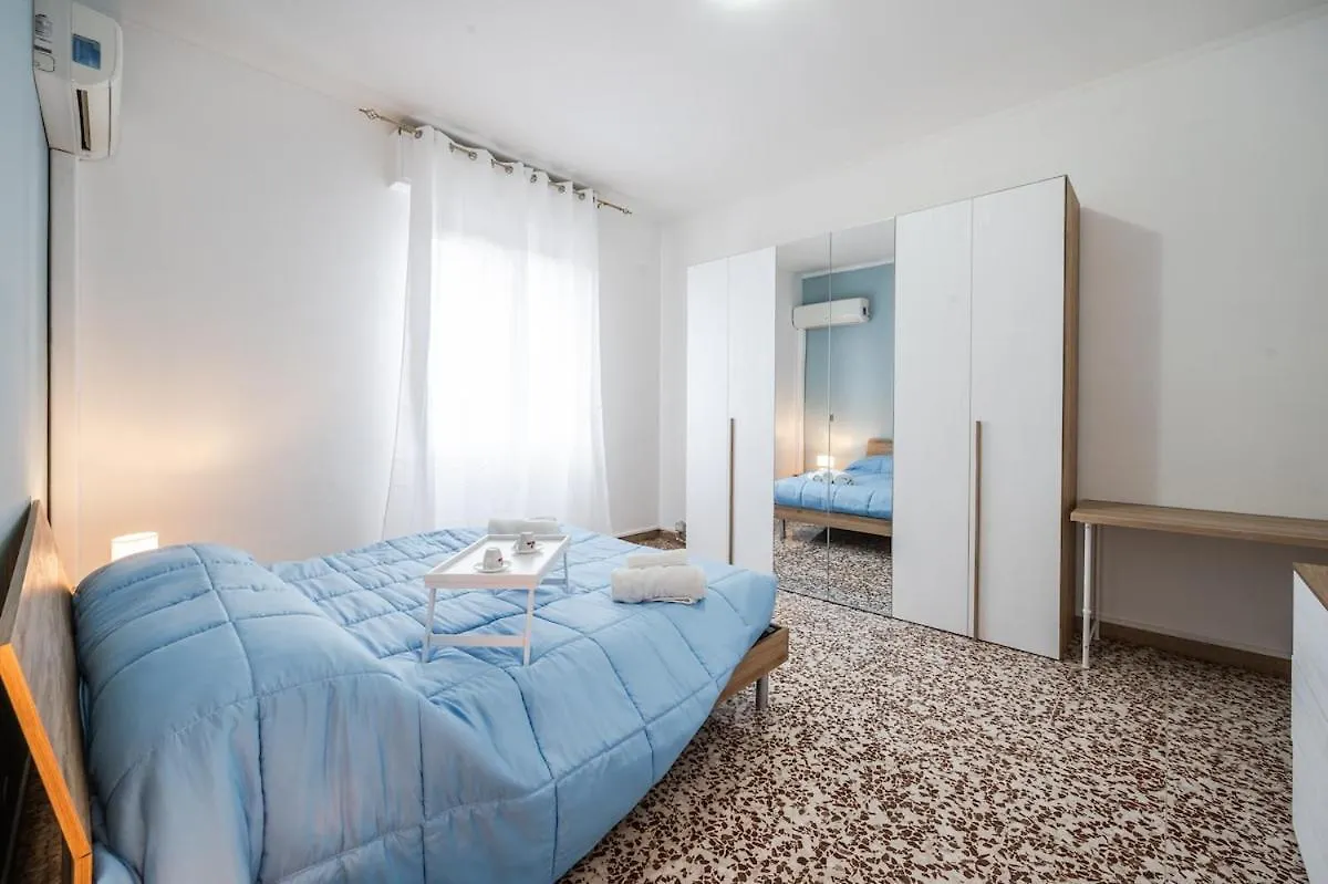Smart Stay Near Policlinico & City Center Modena 0*,